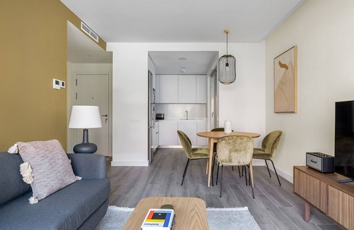 Las Acacias Apartment | Amazing 2BR w/amenities, in Madrid Rio