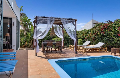 Binisafua Villa | Anana Binisafua Villa With a Pool by the sea