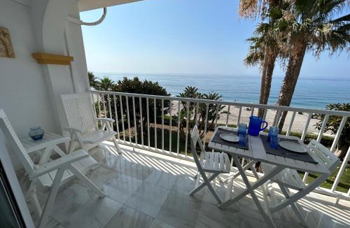 Torrox Costa Apartment | Apartamento en Primera Línea de Playa