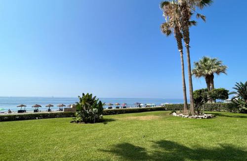Torrox Costa Apartment | Apartamento en Primera Línea de Playa