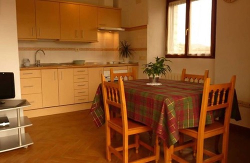 Ibero Cottage | Apartment (2+1pax) next to the river, with pool and 10 minutes from Pamplona.