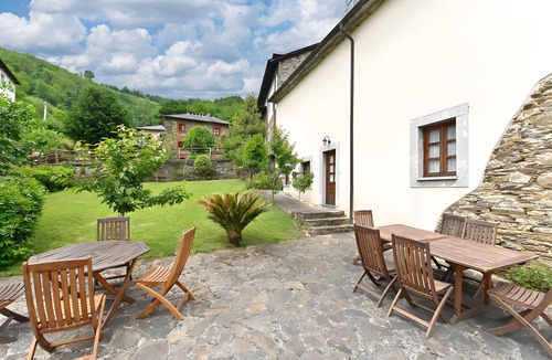 Cibuyo Apartment | Apartment 'Apartamento Narcea 4' with Mountain View, Private Terrace and Wi-Fi