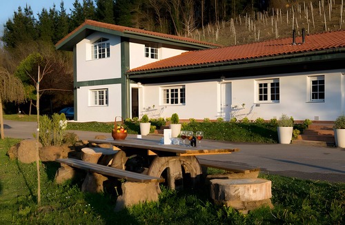 Sopuerta Apartment | Apartment 'Bizkar Bare 3' with Wi-Fi