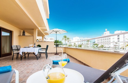 Cala Agulla Apartment | Apartment “Drac Blanc 1-3” with Sea View, Balcony, Garden & Air Conditioning