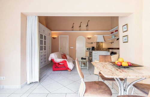 Paichi Apartment | Apartment 'Finca 9' with Shared Pool, Wi-Fi and Air Conditioning