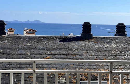 Quintans Apartment | Apt Sanxenxo one minute from the beach, views with garage and elevator. 8 pax