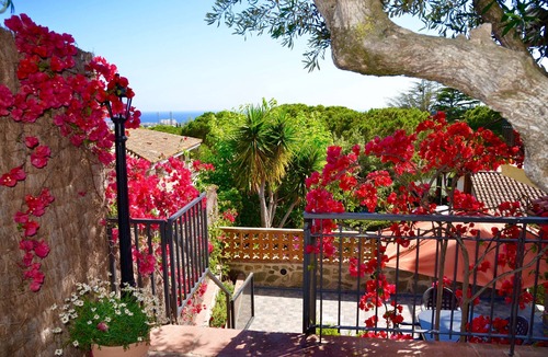 Cabrils Apartment | Arts House. Pool, Garden, Beaches, Mountains @ 20 km from Barcelona