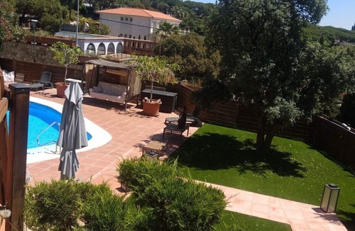 Cabrils Apartment | Beautiful apartment in villa with pool and garden