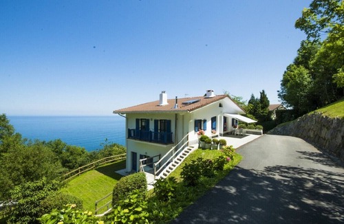 Getaria Cottage | BEAUTIFUL BASQUE HOUSE WITH MAGNIFICENT VIEWS.