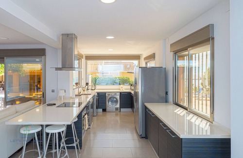 Coveta Fuma Villa | Beautiful house with sea views, 15 min walking from the beach and Tram station