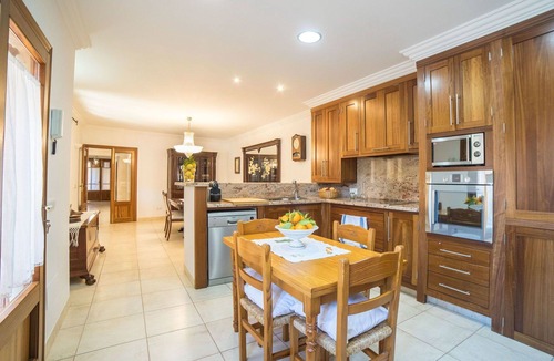 Mancor de la Vall House | Beautiful private villa for 8 people with hot tub, WIFI, A/C, TV and patio