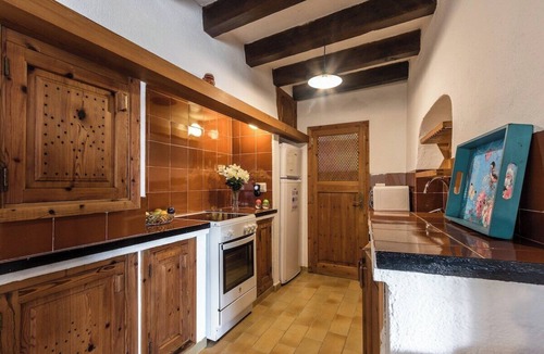 Cala San Vicente Ski Chalet | Blue fisherman house 3 By home villas 360