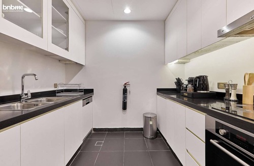 Al Olaya District Apartment | bnbme | Luxury Damac Apt near Kingdom Tower | Pool & Gym