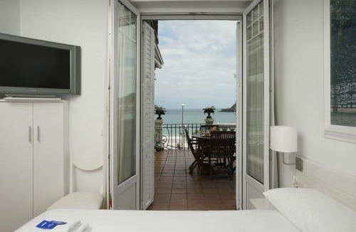 San Sebastian Centro Apartment | BREATHTAKING TERRACE VIEWS in luxury apartment - by www,SanSebastianApartments,es