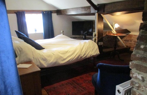 Hopton Bed & Breakfast | Bridge Stores