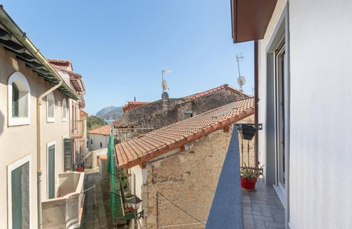 Mundaka Apartment | Bright apartment in Mundaka, perfect for couples and families, near the beach