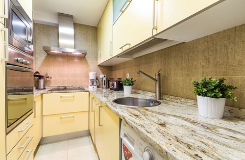 Lista Condo | Bright & Modern 2BR Apartment in Heart of Upscale Barrio Salamanca. Great Views