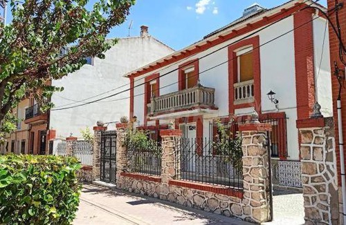 Villarejo de Salvanes Cottage | Cabin ∙ 7 bedrooms ∙ 15 guests