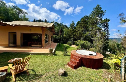 Mury House | Casa com Jacuzzi e Área Gourmet em Mury