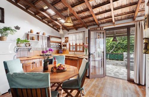 Cueva del Viento House | Casa Rosalía