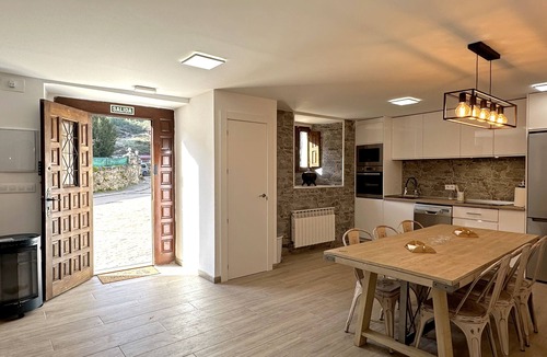 Bozoo Cottage | Casa Rural "LA Caprichosa DE Alcor". 4 Estrellas en la Falda de Montes Obarenes