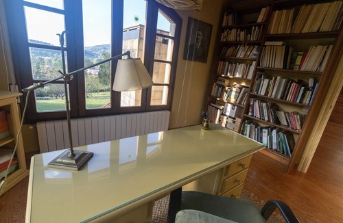 Ampuero House | Casona con Grandes Espacios, sin Vecinos, con Piscina, Padel, Campo y Mucho Más!
