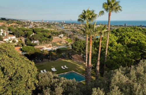 Cabrils Villa | Castillo Meng