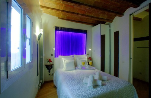 Esquerra de l'Eixample Apartment | Central apartment 5 min.Ramblas next to the Mercat Sant Antoni.well communi