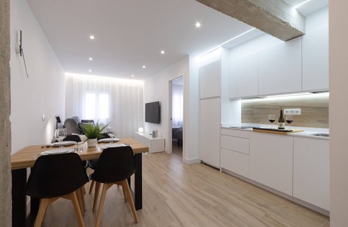 Logrono Apartment | Central Apartment in Logroño: 5-Min Walk to Calle Laurel & Gran Vía, Next to City Hall