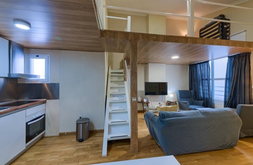 Ensanche Centro Apartment | Central bright and cozy penthouse for 4 people