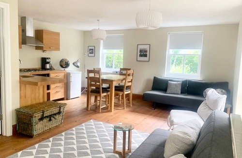 Ely House | Central Ely 3 bed 2 bathroom smart apartment