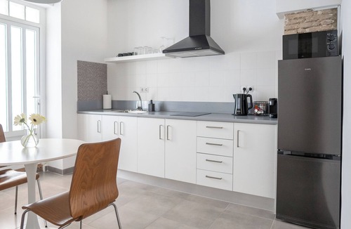 El Pilar Apartment | Charming 1-bedroom apartment in lovely València with WiFi, AC