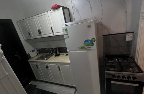 Medina Apartment | Charming 2-bedroom apartment in delightful المدينة المنورة with AC, WiFi