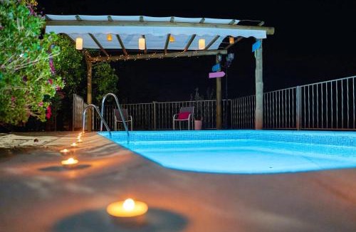 Laroya House | Charming House in Laroya + Jacuzzi