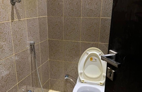 Riyadh Apartment | Chic 1-bedroom apartment in vibrant Riyadh with WiFi, AC