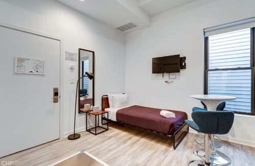River West Hotel | Chicago Second Floor Studio by 747 Lofts