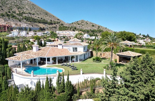 La Capellania Villa | Colina del Mar, un Magnífico Jardín con Piscina y Maravillosas Vistas