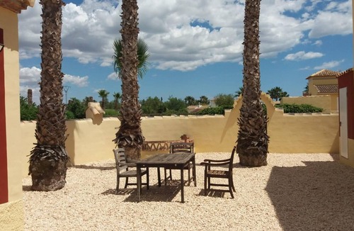 Rafal House | Comfortable Twin bed room located in the countryside with outdoor pool