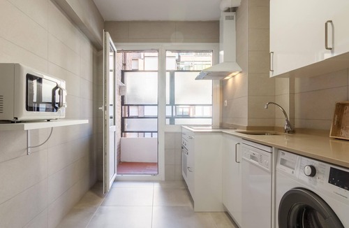 Getxo Apartment | Completely renovated 10 min Beach Arrigunaga