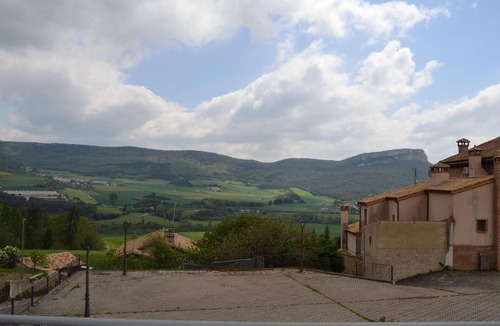 Galdeano House | Country Home 'El Rincón De Lokiz' with Mountain View, Private Terrace and Wi-Fi
