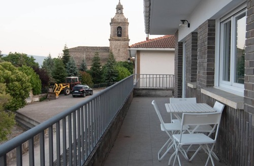 Galdeano House | Country Home 'El Rincón De Lokiz' with Mountain View, Private Terrace and Wi-Fi