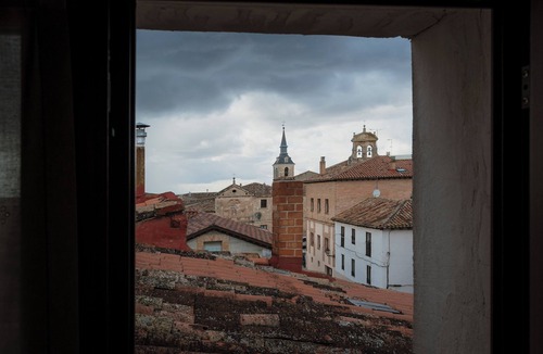 Lerma House | Country House 'El Desvan Del Brigante' with Balcony, Wi-Fi and Air Conditioning