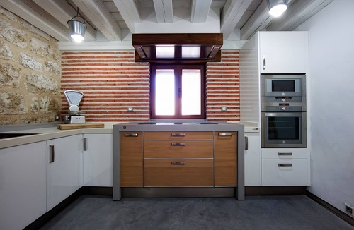 Vizmalo House | Country House 'La Casa Vieja De Vizmalo' with Mountain View, Private Terrace and Wi-Fi