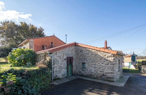 Catasol House | Country House 'La Caseta De Laura' with Shared Garden and Wi-Fi