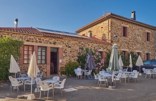 Luyego House | Country House 'Molino Del Arriero' with Mountain View, Private Terrace and Wi-Fi
