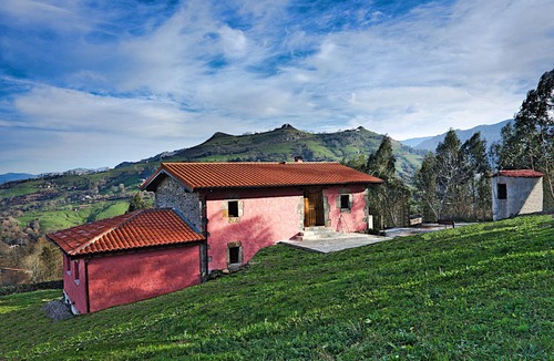 Lierganes House | Country House 'Mugidos Lejanos' with Sea View, Private Terrace and Private Garden
