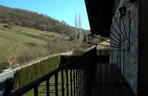 Eguaras House | Country House 'Sagastietxea' with Mountain View, Private Terrace and Private Garden