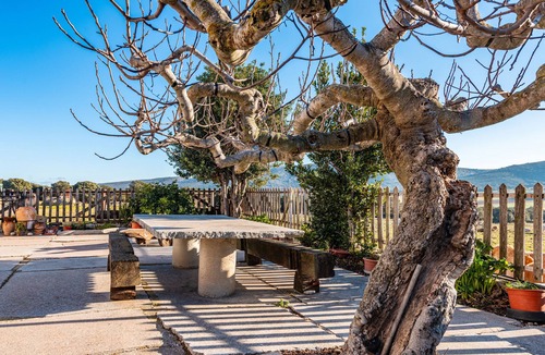 Cati House | Country House 'Vell' with Mountain View, Private Garden and Wi-Fi