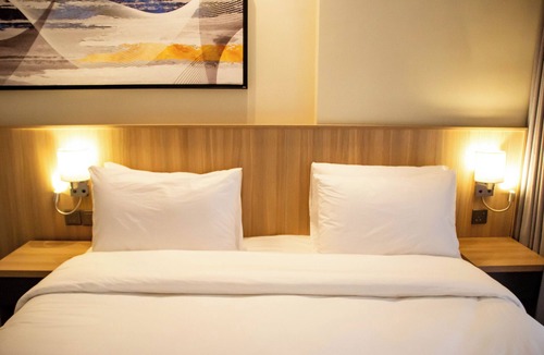 Mecca Hotel | Cozy 1-bedroom hotel with AC, WiFi in charming Makkah