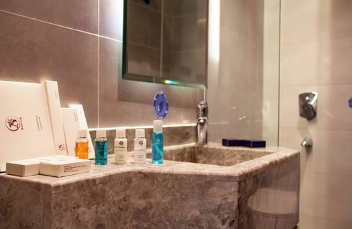 Mecca Hotel | Cozy 1-bedroom hotel with AC, WiFi in charming Makkah